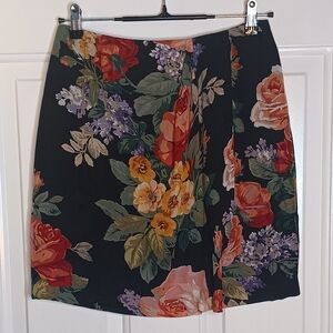 Ellen Tracy  100% Silk Floral Mini Skirt Size 8 (1 flaw, see last pic)